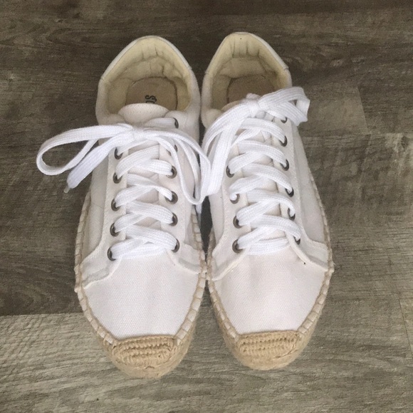 Soludos Shoes - Soludos white canvas shoes. SZ 7. EUC